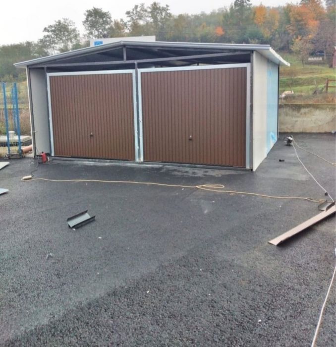 Garaje auto pe structura metalica învelite cu panouri Sandwich