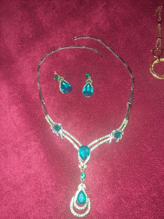 Продам антикварное Комплект колье