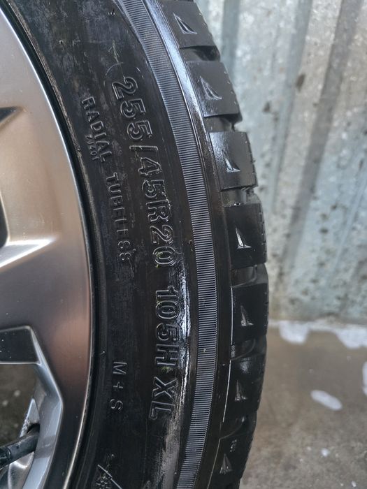 Шины с шипами зимные 255/45/r20