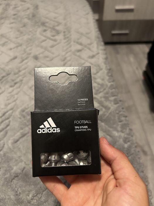 Ghete de fotbal Adidas xcrazyfast, marimea 44 cu crampoane reversibile