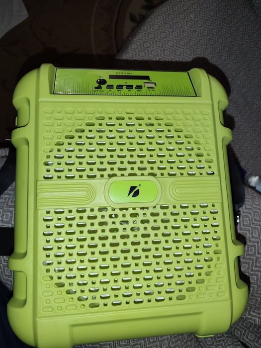 Безжична тонколонка с микрофон