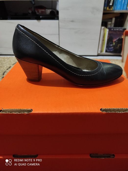 Vând pantofi eleganti