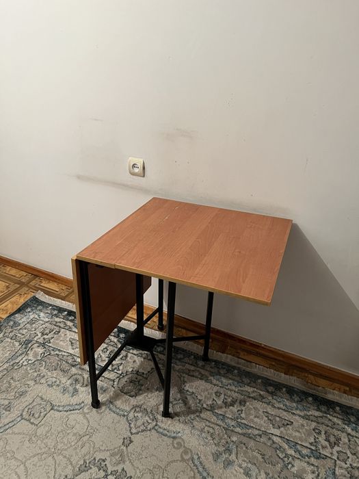 Продам стол небольшой срочно!