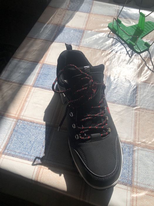 Продам кроссовки