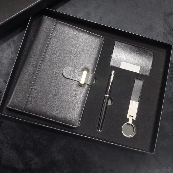 Подарочные наборы на любой случай жизни . Блокноты , ручки и многое др