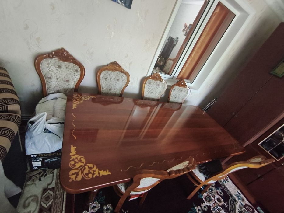 Продаётся Стол и стулья