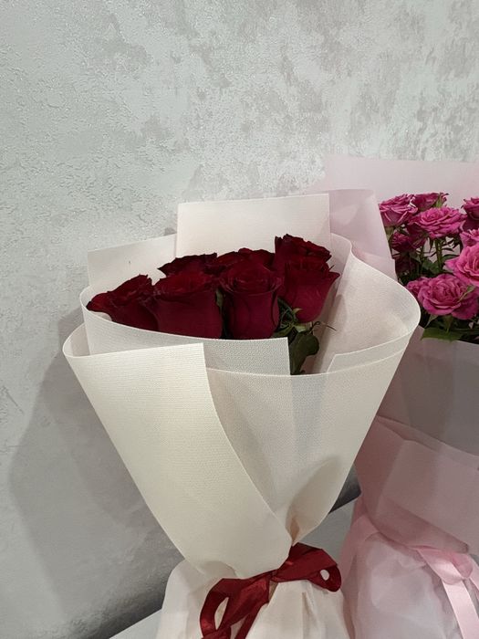 Цветы в корзинке 6000 розы3000