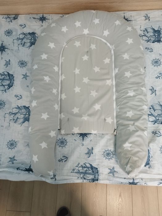 Бебешко гнездо, двулицево