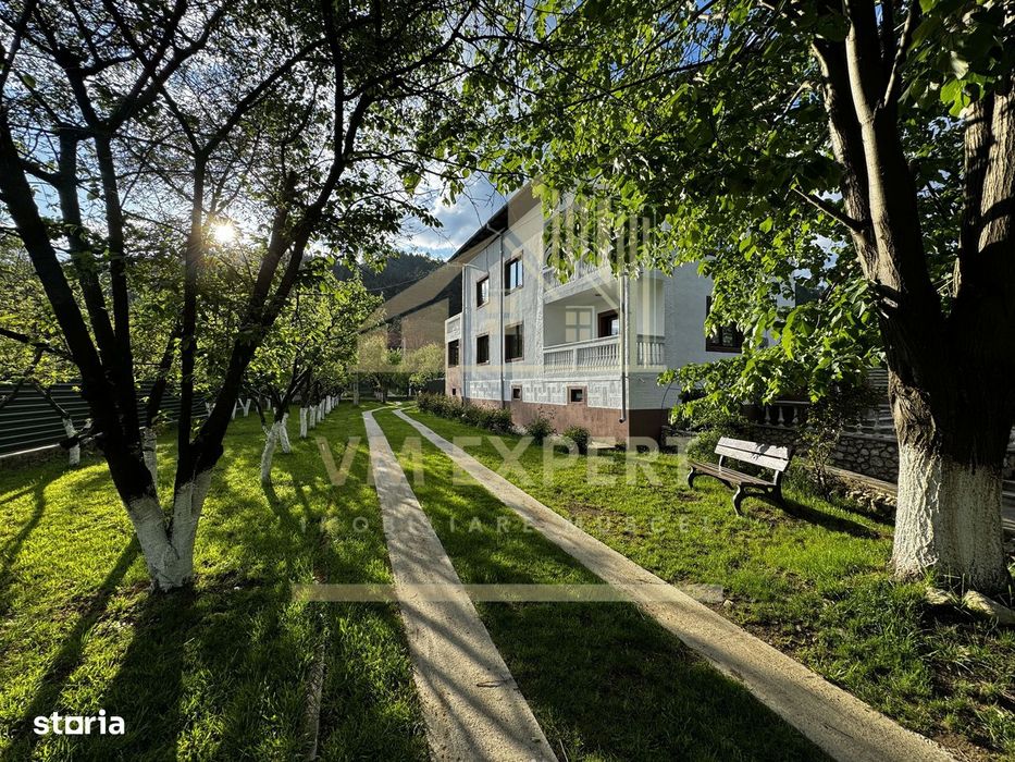 Vila S+P+E-306 Mp, Teren 2078 Mp, Campulung