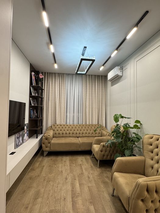 Продается диван с 2 креслами