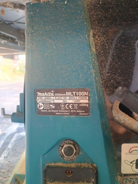 Настолен циркуляр Макита MLT100N