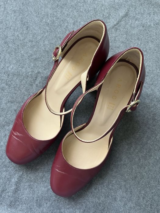 Туфли кожаные на каблуке