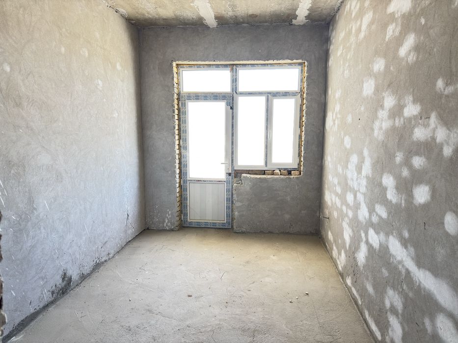 Йўл бўйича 3 хонали квартира сотилади