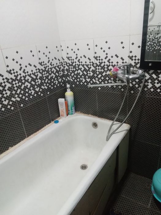 3 xonali kvartira sotiladi