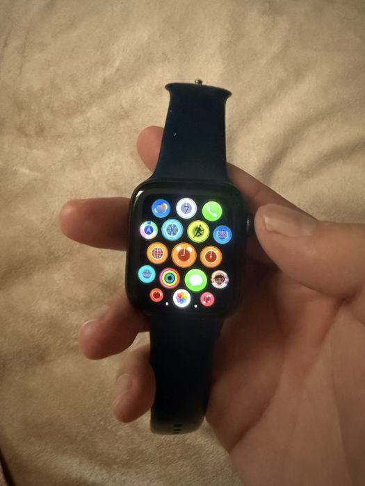 Продам Apple watch se
