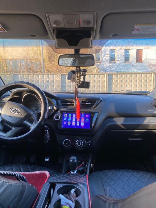 Продам машину Kia Rio 2012 года