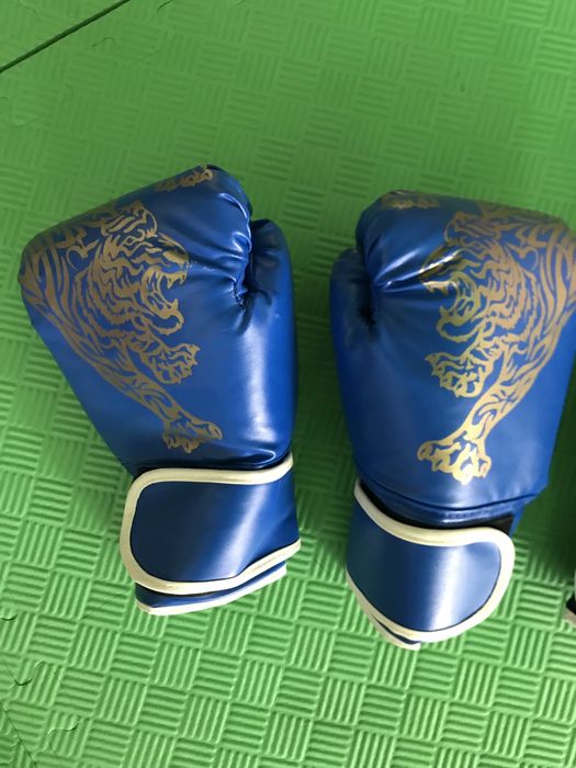 Боксови ръкавици - червени , сини , черни