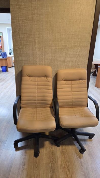 Офисные кресла, б/у