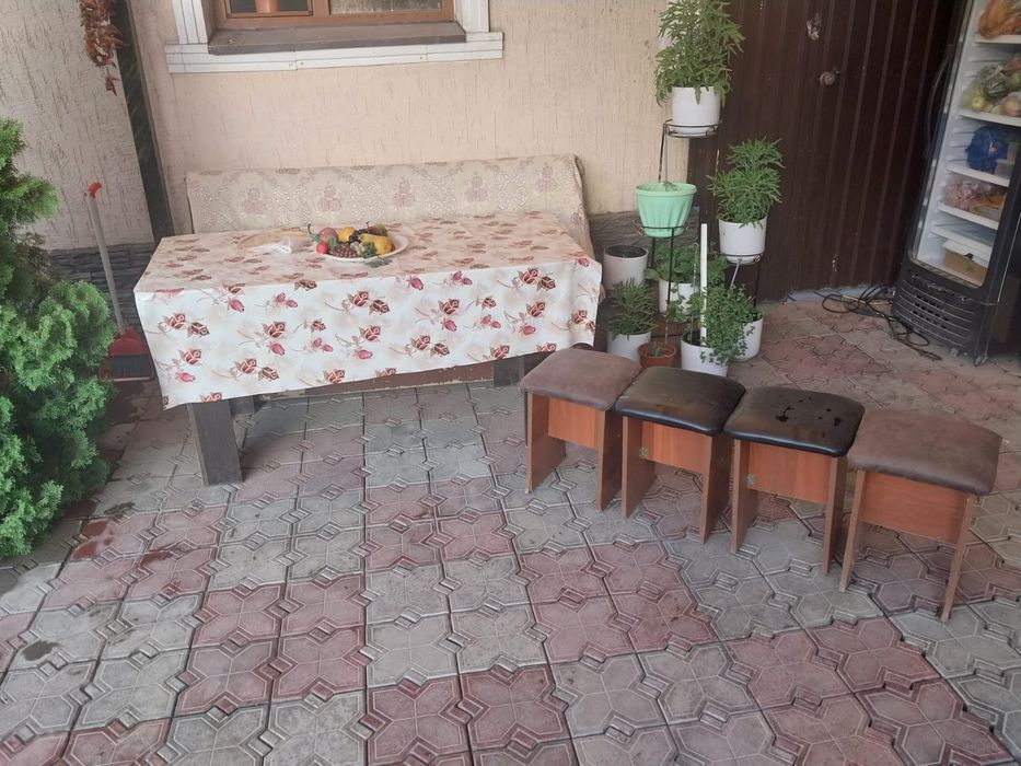 Кухонный стол стульями