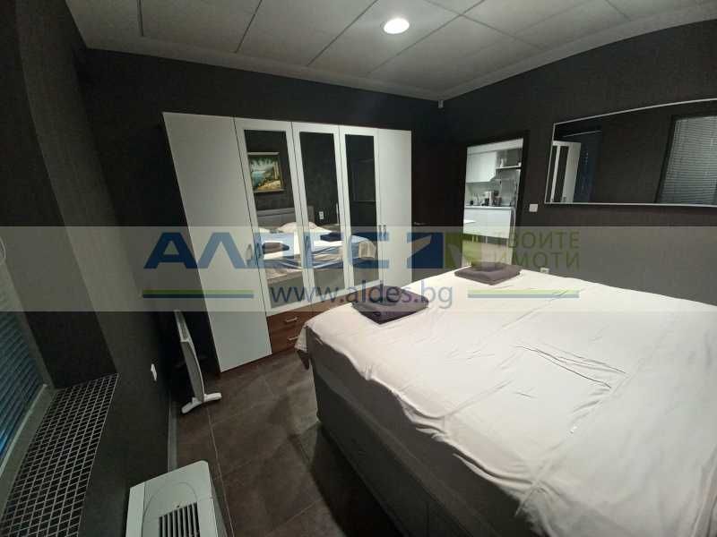 Луксозно мебелиран двустаен ап. в Младост 4!