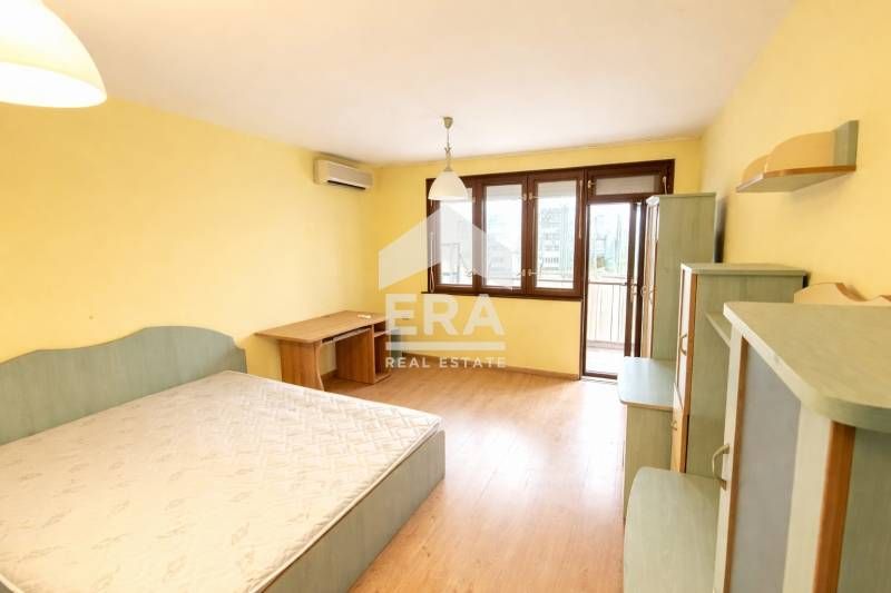 Продава се Тристаен апартамент в Бургас, Възраждане - 82 кв.м за 871 €/кв.м - Снимка #3