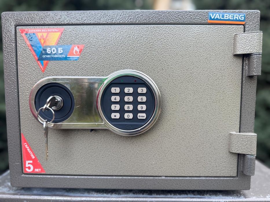 Сейф Valberg почти новый