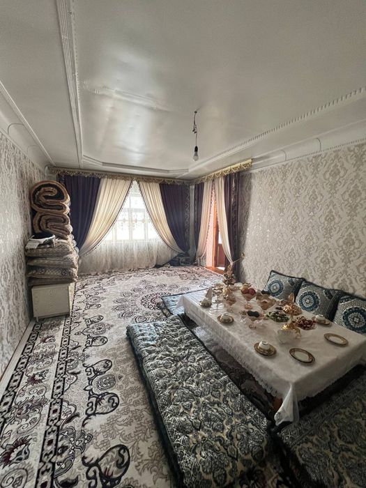 Uy sotiladi 2 yarim sotix 5 ta hona