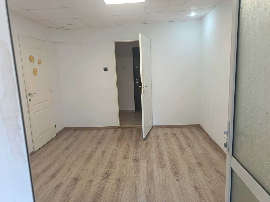 De vanzare apartament cu 3 camere 60 mp