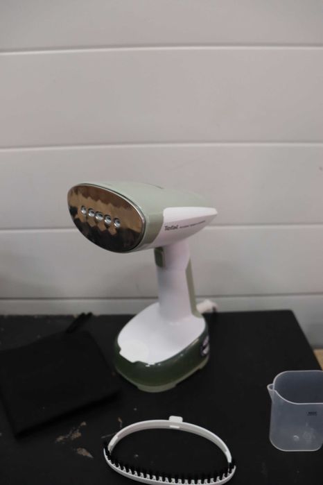 Вертикална парна ютия Tefal Access Steam Pocket, 1300W,