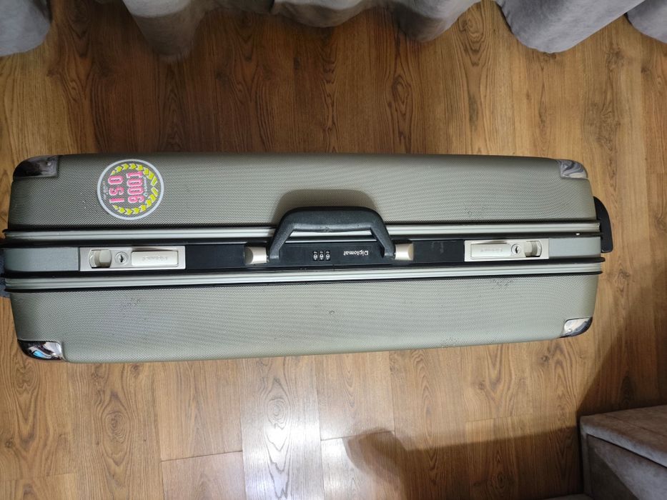 Продам чемодан для путишествий