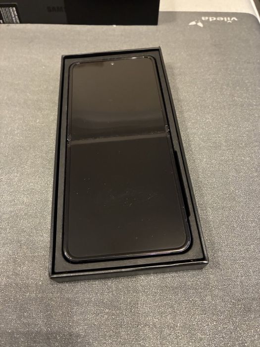 Samsung Galaxy Z Flip 4