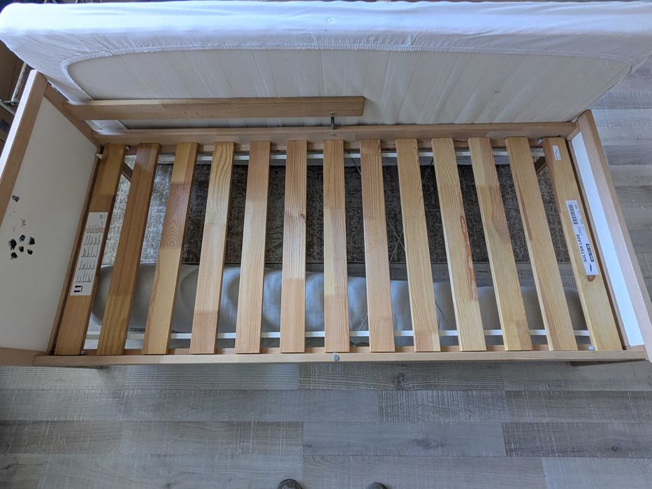 Дeтско легло с подматрачна рамка и дюшек