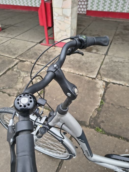 Bicicleta dama cu rotile pe 28