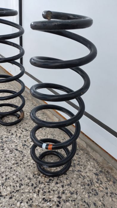 Пружини за Пасат комби б7