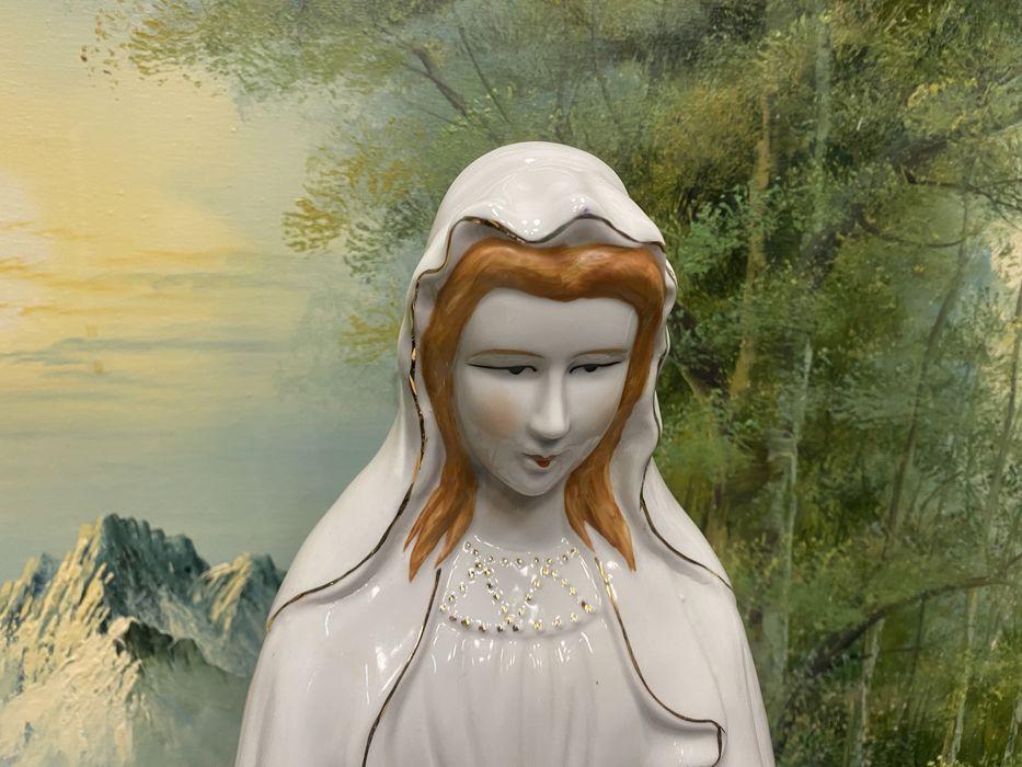 Порцеланова статуя Дева Мария Lourdes Франция 1970  фигура дева мария религия църква исус
