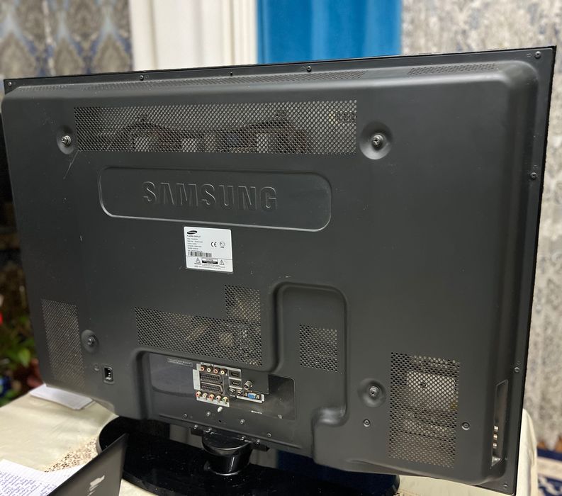 Телевизор с большим дисплеем