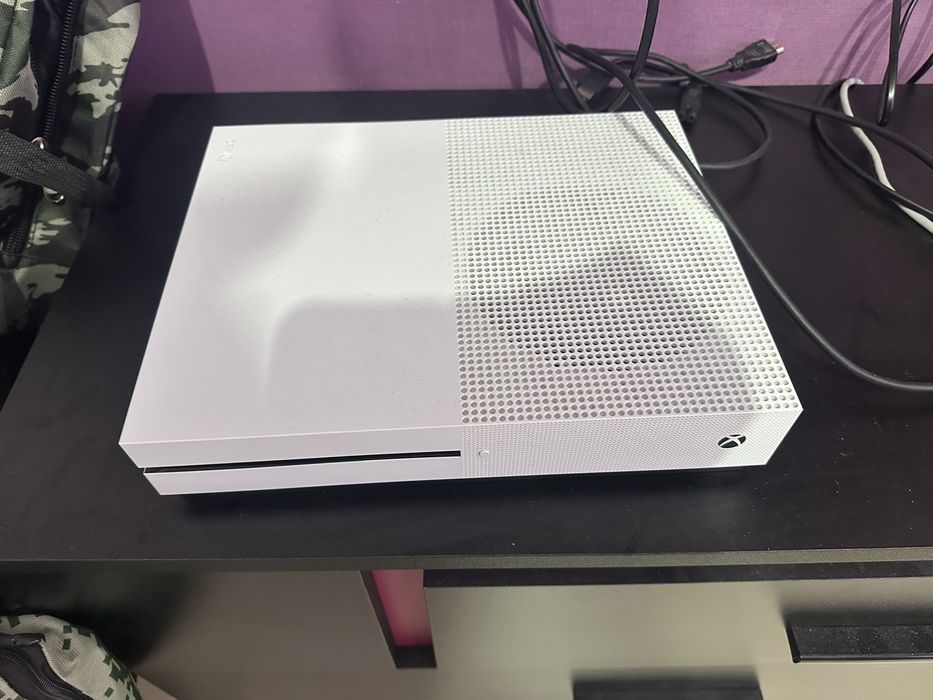Xbox one s с джойстик