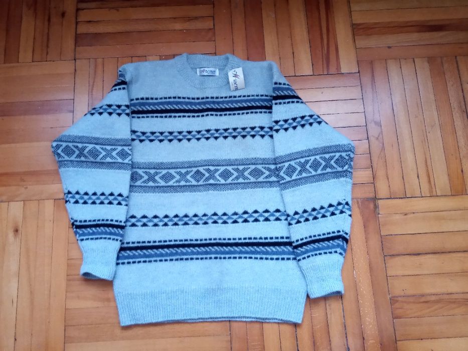 Свитера шерстяные.