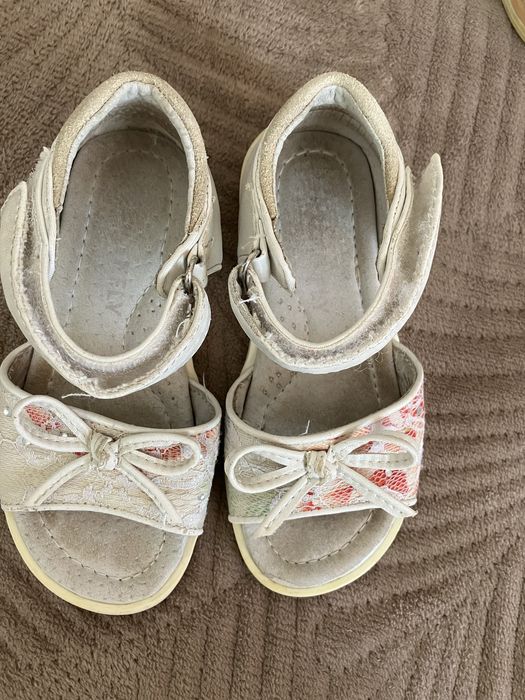 Сандали, туфли на девочку р.. 22, 23, 26