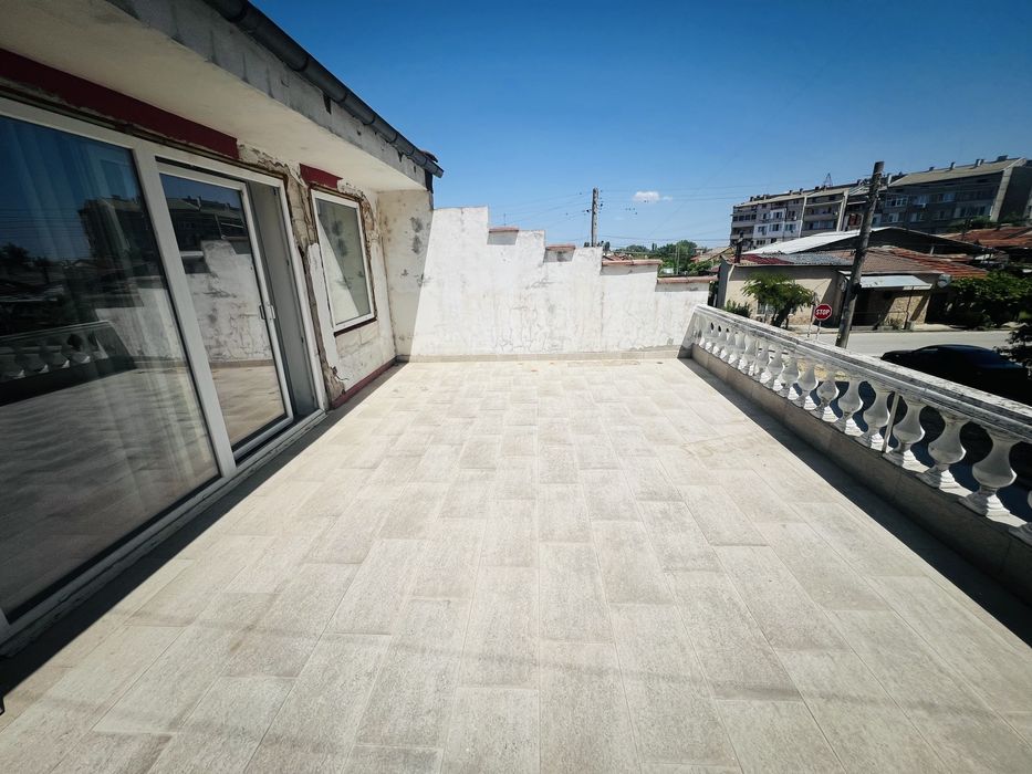 Имоти Силистра продава къща в района на кв. Изток