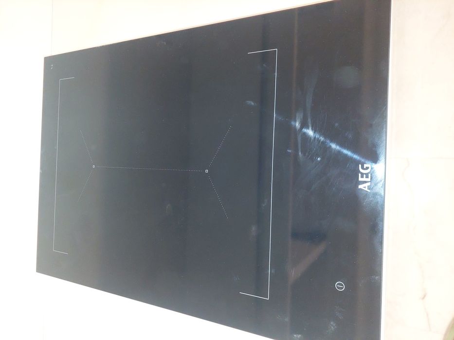 Индукционен котлон AEG