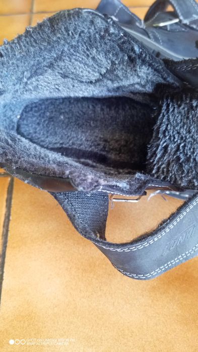 Продавам боти за момче