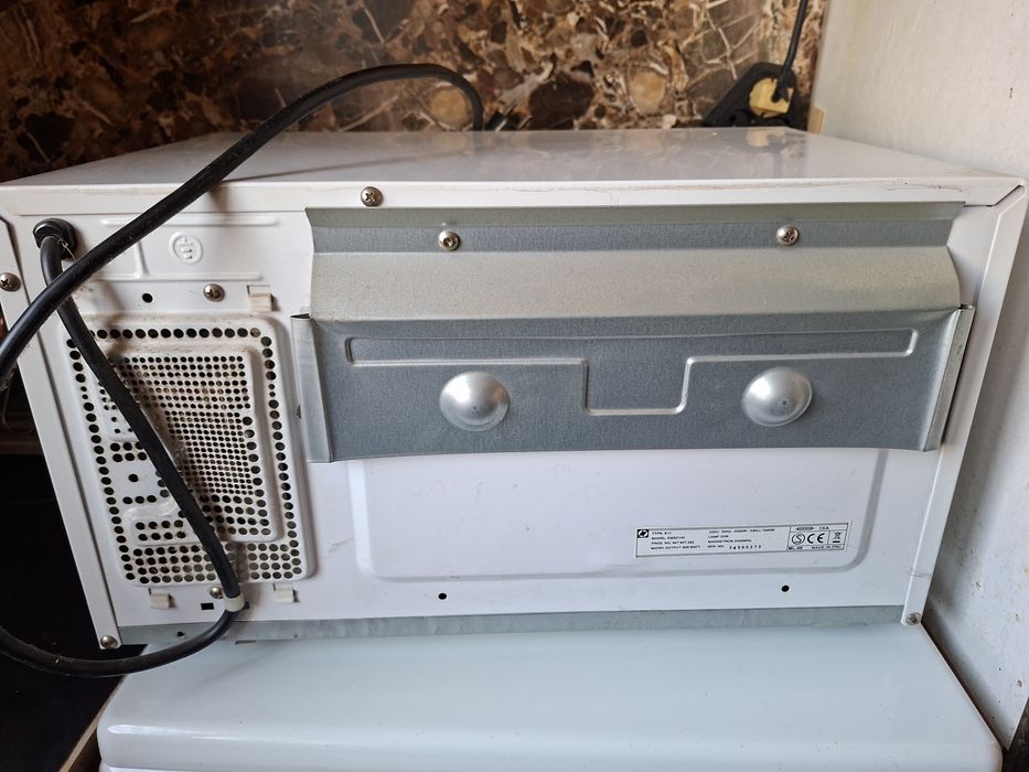 Микровълнова печка Elektrolux