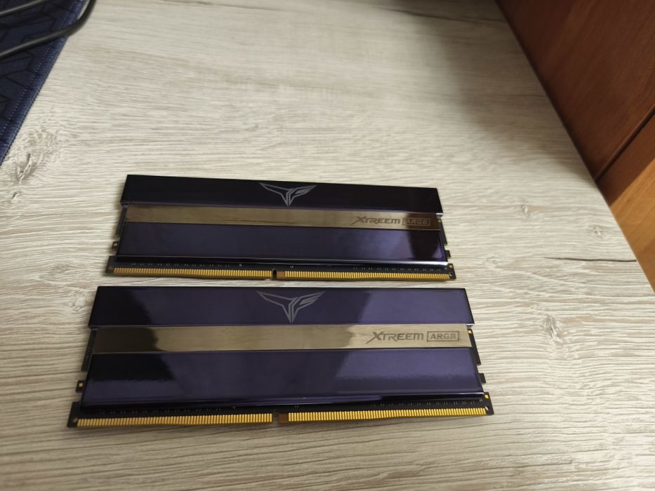 СРОЧНО! ОЗУ DDR4 16GB Team Group Xtreem ARGB