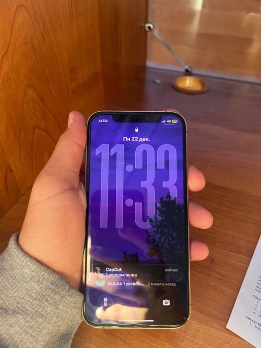 Продам айфон 12 про