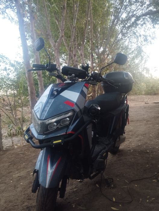 Skuter satiladi 10 min