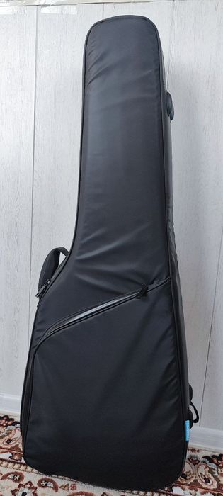 Продам свою гитару в отличном состоянии с кейсом!;