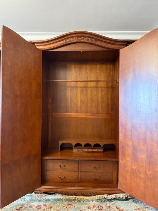 Спальный гарнитур. Итальянский, дерево.