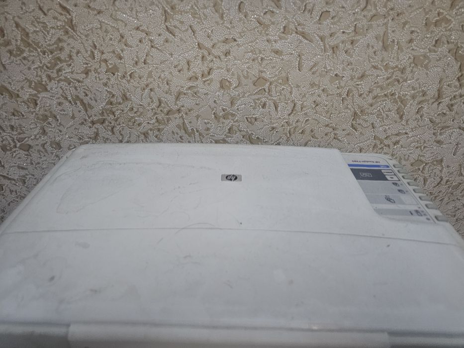 HP DeskJet F380 принтер и сканер