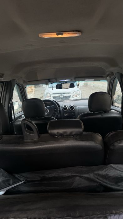 Продаётся машина Lada Largus